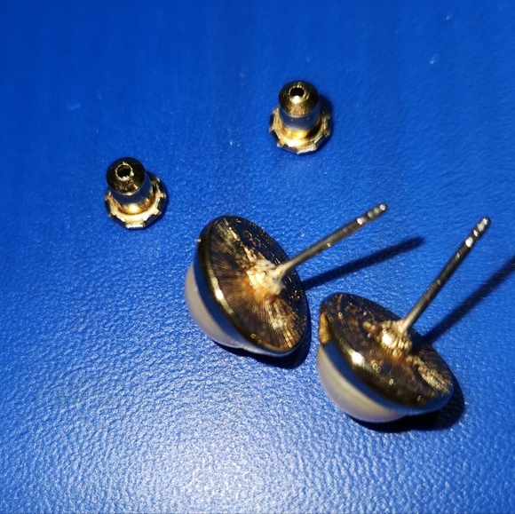 RICHELIEU Faux Pearl Stud Earrings - Picture 4 of 11